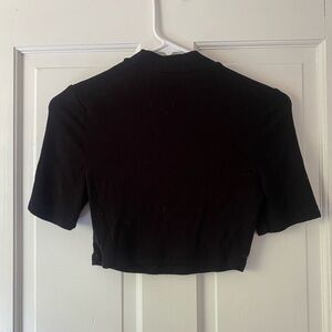 black mid sleeve crop top
